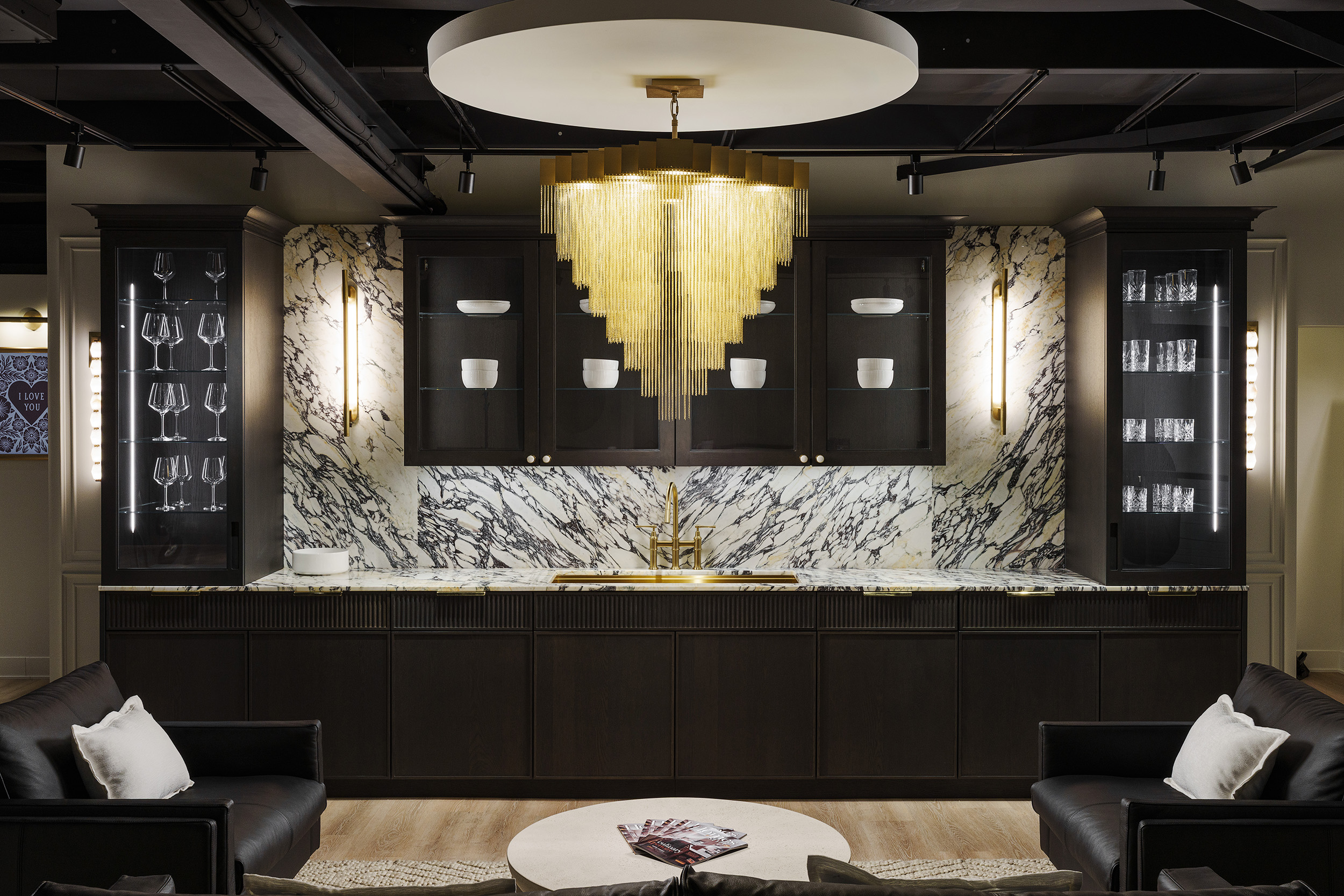 Cocinas de lujo contemporáneo: tecnología y materiales nobles en proyectos exclusivos